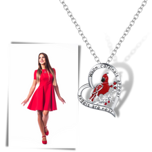 Load image into Gallery viewer, Colgante en forma de corazón con un cardenal - Ozerty